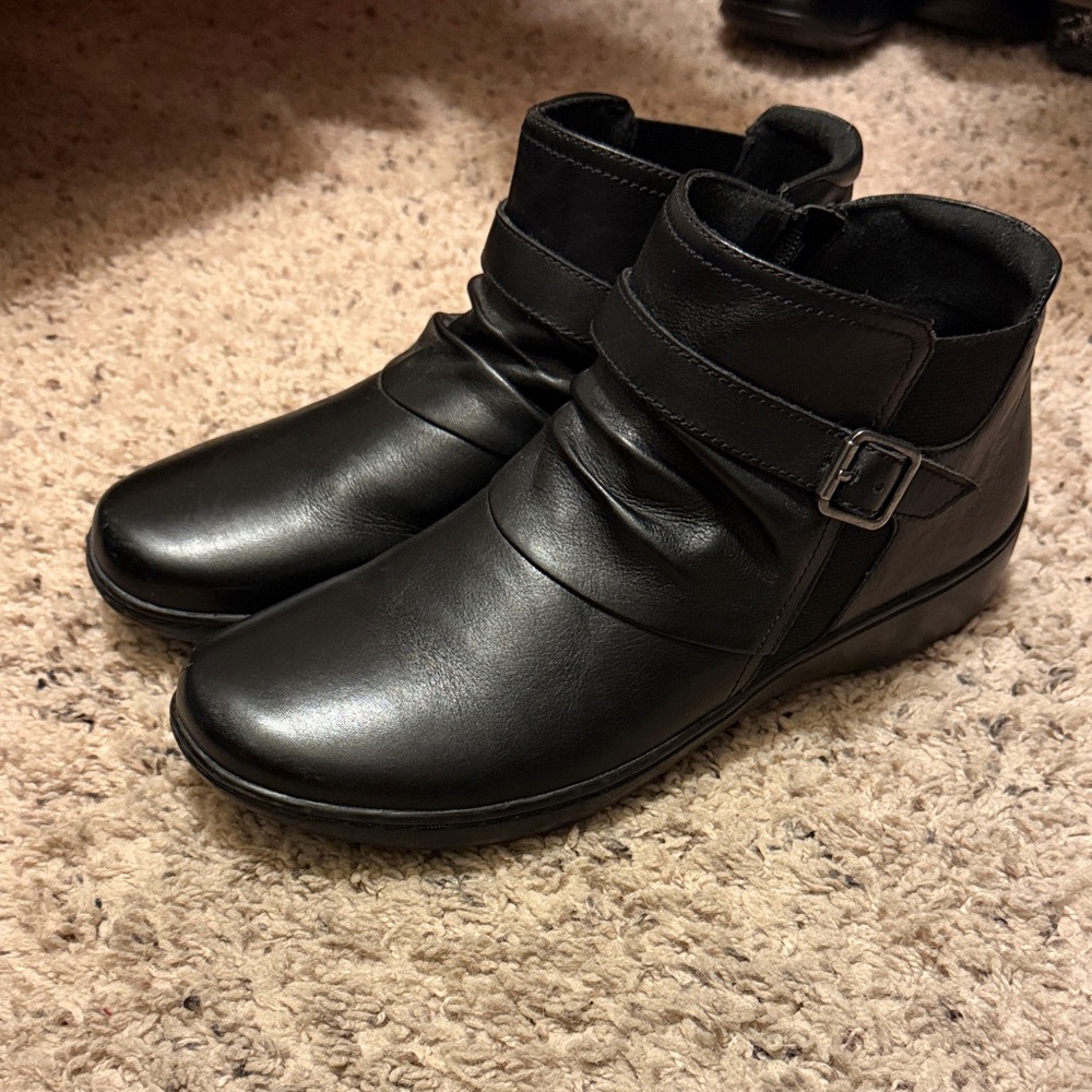 Clarks Black Comfort Ankle Boots Booties side zip size 9